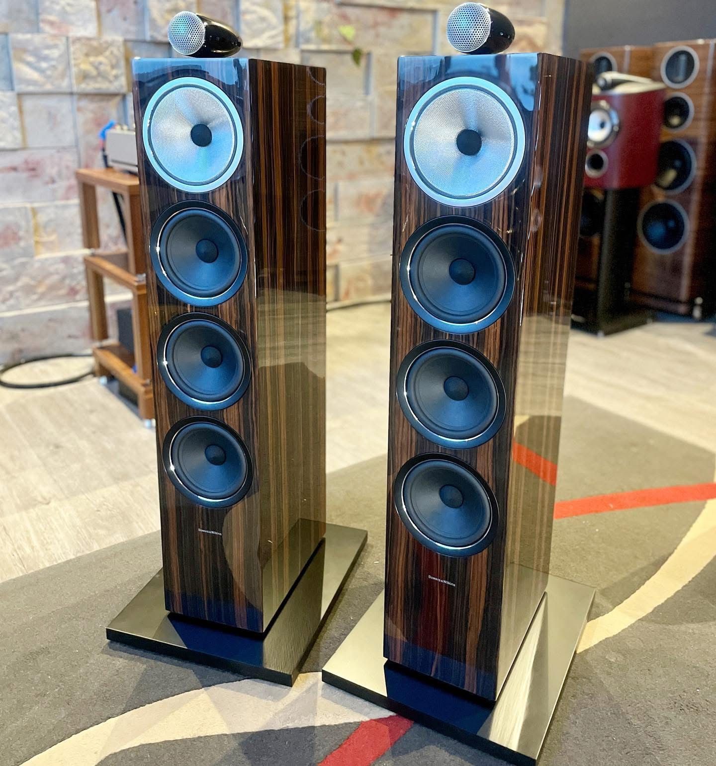 Bowers & Wilkins 702 S2 Speakers