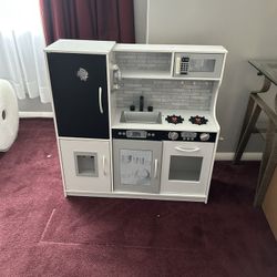 Child’s Toy Kitchen Set