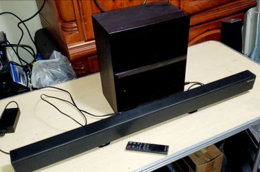 Samsung HW-K450 2.1 Soundbar System w/ Wireless Subwoofer + Remote Bluetooth HDMI in great working condition
