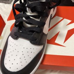 Black N White Dunks, Size 7 