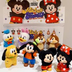 Mickey FAMILY FRIENDS POP MART