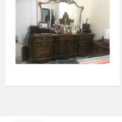 King Size 4pieces Bedroom Set ( Dresser 2 Nights Stand And  Headboard )