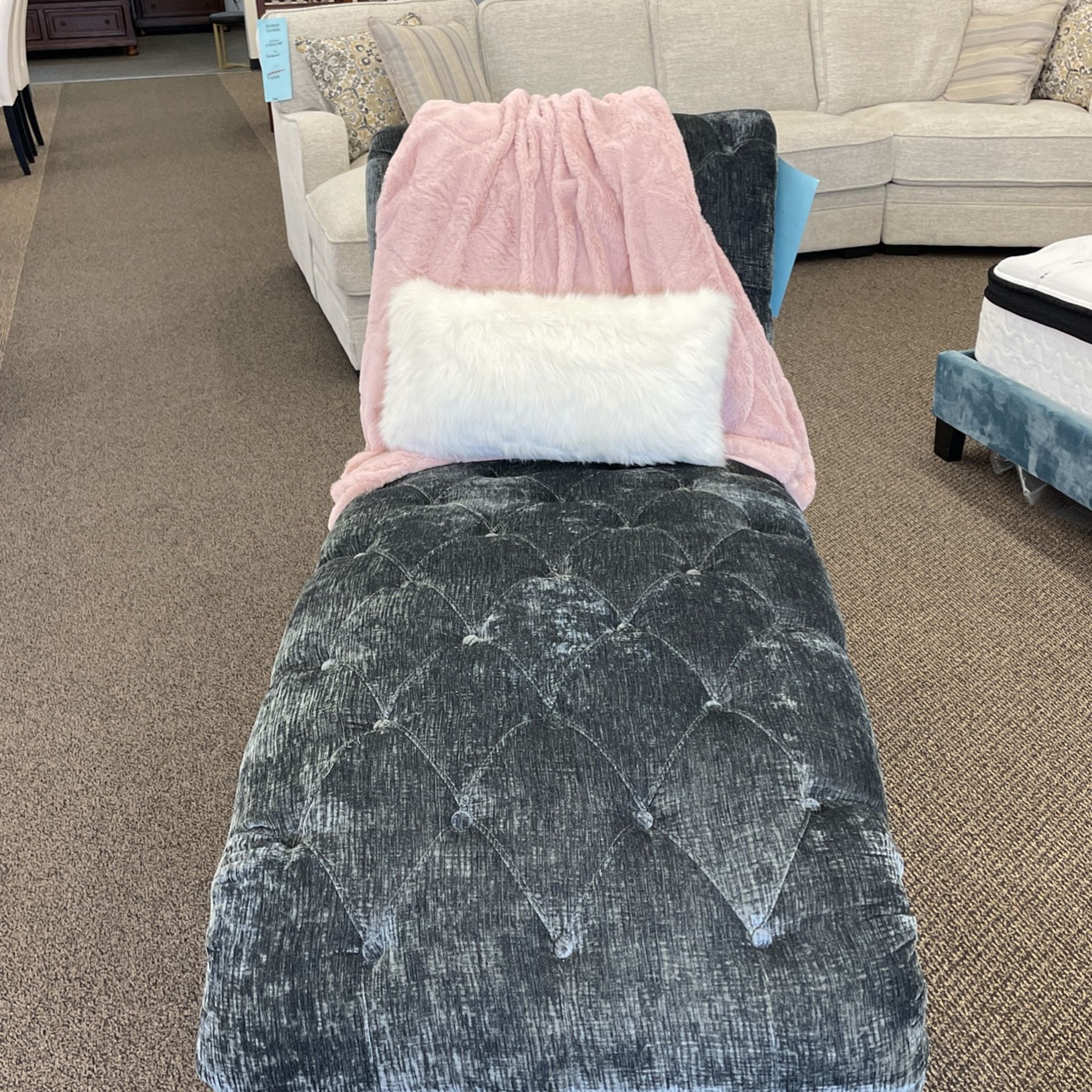 Lounge Chaise & Ottoman