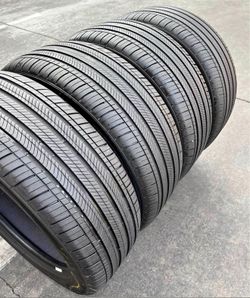 235/45/18 Michelin 📍📍 Vendo un set de llantas con 80% de vida las 4 📍🌟