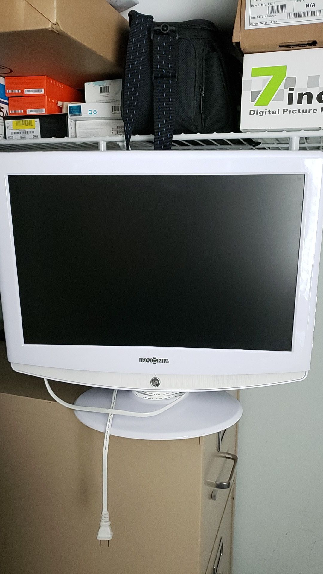 19 inch Insignia computer monitor and tv