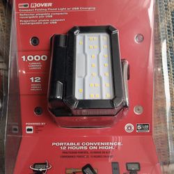 Milwaukee 1000 Lumens Folding Compact Light USB