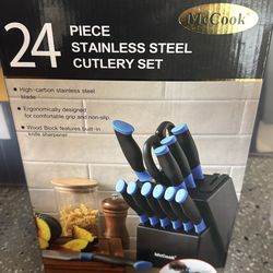 McCook 24 Knife set NEW