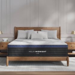 New Helix Midnight Deluxe Queen Medium  with frame 