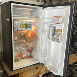 Midea refrigerador  32” ~ 18”