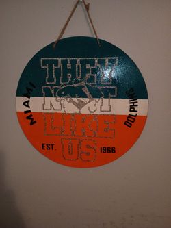 MIA FINS DOOR HANGER