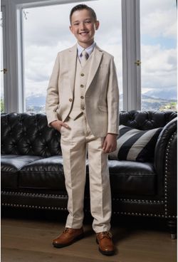 Boys suit worn once size 8 youth kids