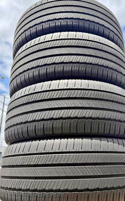 235/45/18 Michelin 📍📍 Vendo un set de llantas con 80% de vida las 4 📍🌟