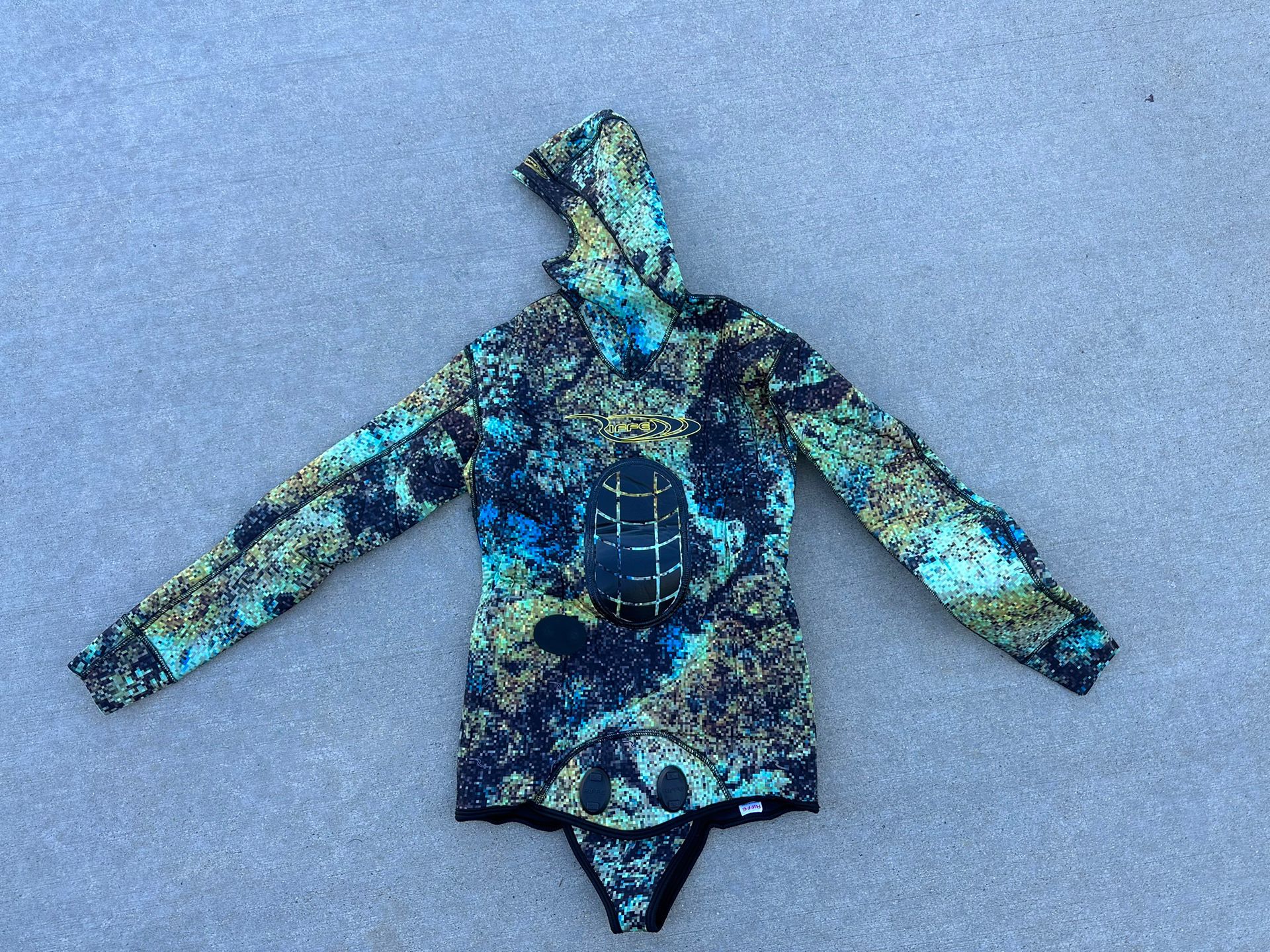 New Riffe DigiTek 5MM Wetsuit 2pc Set for Sale in San Clemente, CA