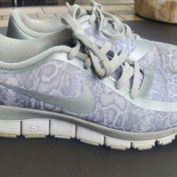 Womens Nike free 5.0 sneakers -  Size 6.5