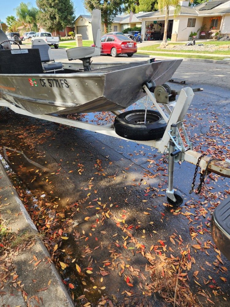 84 Basstracker With 40hp 2 Stroke Mariner Engine