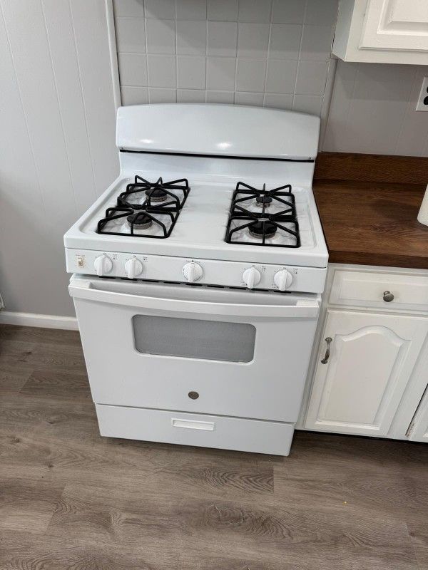 $75 LIGHTLY USED/NEW STOVE $75