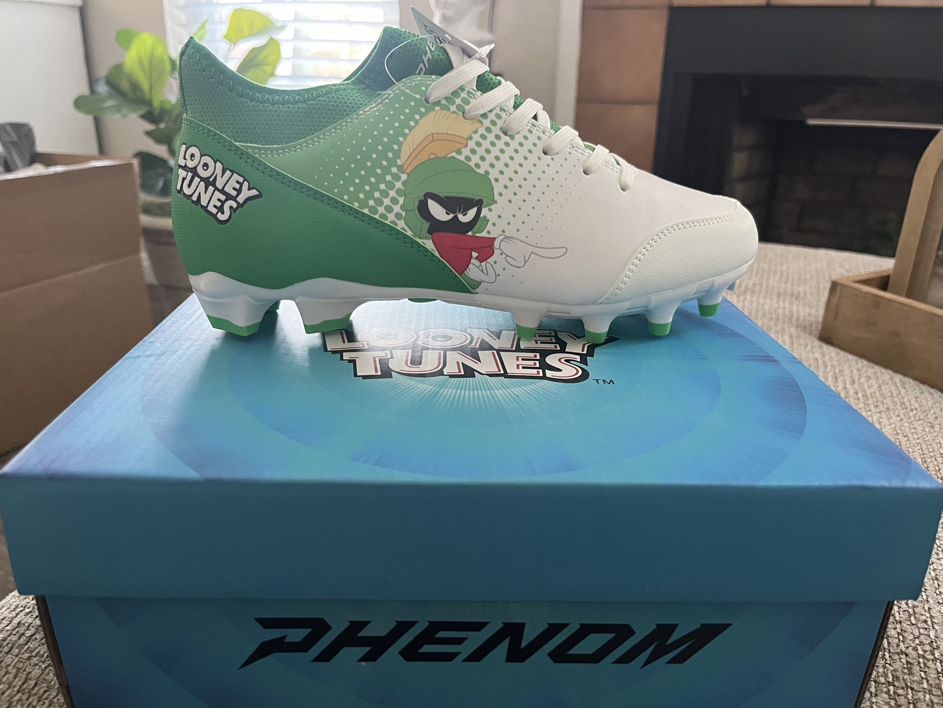 Looney Tunes Football Gloves Phenom Mens Football Cleats PHENOM