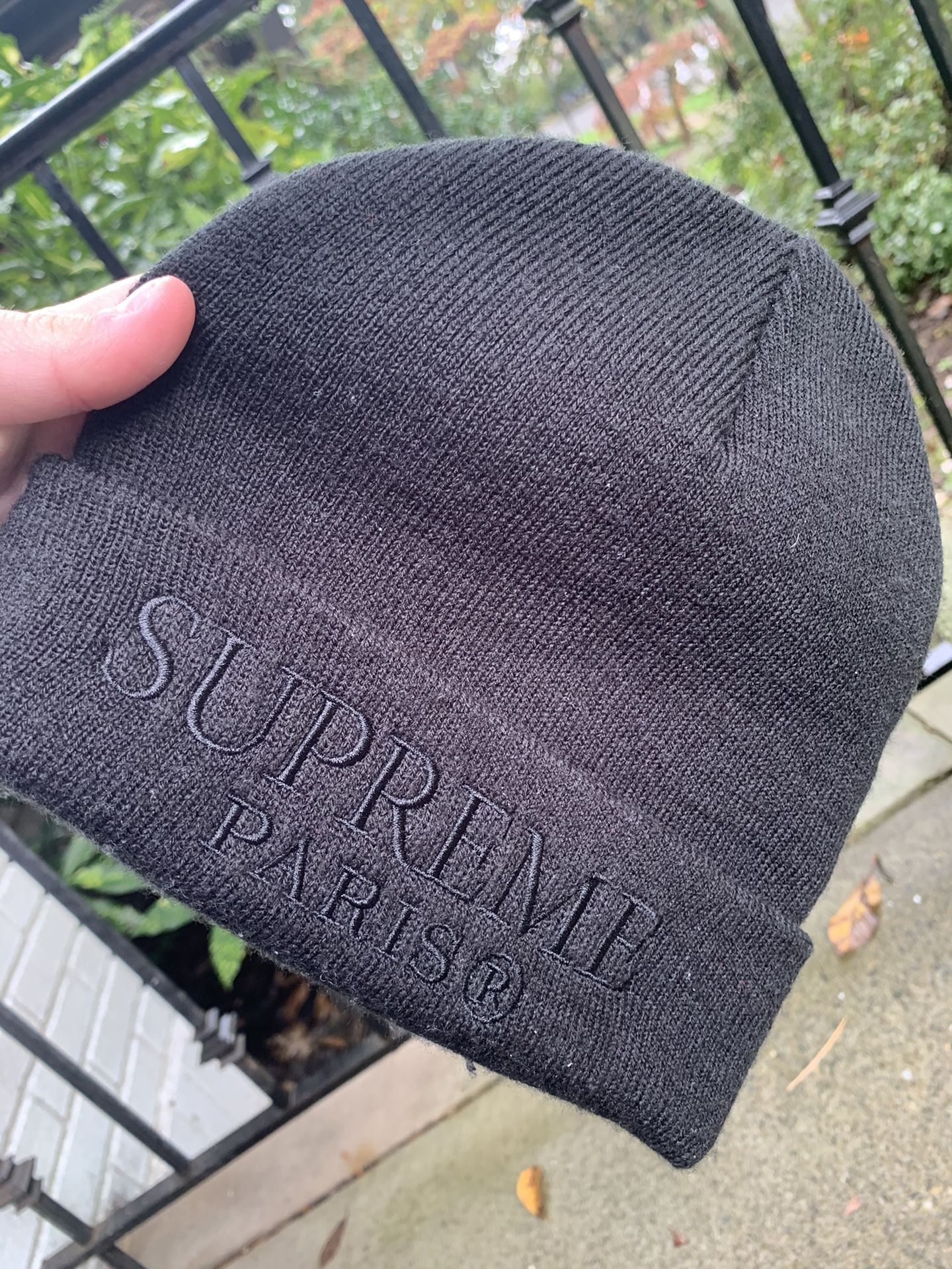 Supreme Tonal logo beanie (black)
