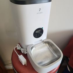 Automatic Pet Feeder *LIKE NEW* - Pet Libro