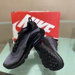 Nike Air Max 2090 (Size 6Y)