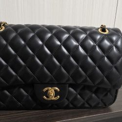 Timeless Classic Double Flap shoulder bag in iconic diamond-quilted black leather
