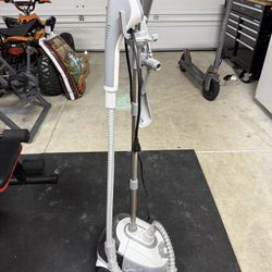 Clothes steamer