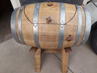 Farm house Wine barrel ice chest / cooler , Approx 32" wide , Super Solid / Heavy cooler , located in zip 66106