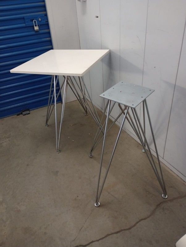 Set Of 2 Chairs And 1 Table In Good Conditions
