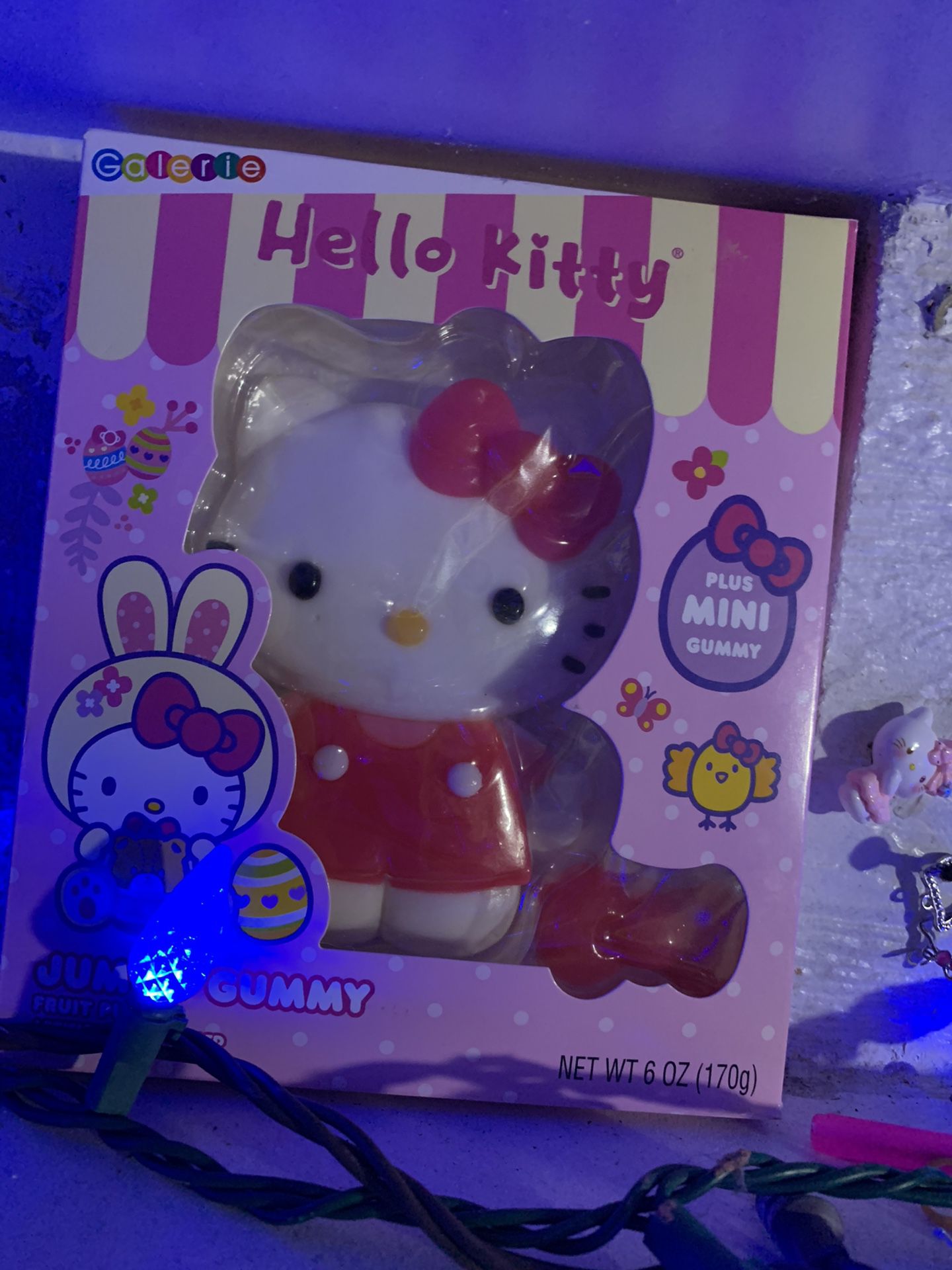 Selling This Hello Kitty Gummy With Mini Gummy Bow