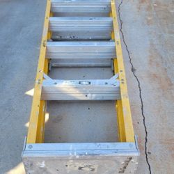 Werner- 6ft non conductive fiber glass step ladder...USADO_USED $65 PRECIO FIJO_FIRM PRICE