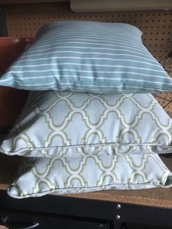 Set of 3 outdoor pillows!! Like new