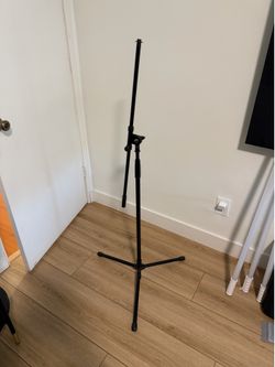 Adjustable Microphone Stand with Boom Arm – Excellent Condition