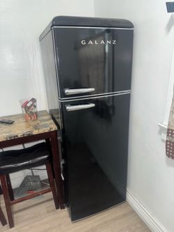 Galanz Retro Top-Freezer Refrigerator