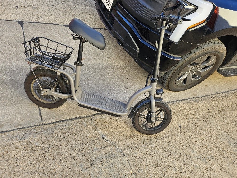 Go Flex Electric Scooter With a Seat And Basket