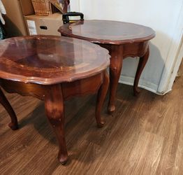 Queen Anne style accent table