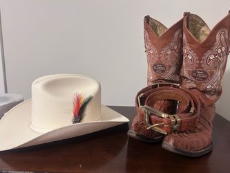 Boots and cowboy hat and belt