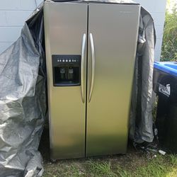 Frigidaire Ice Cold Refrigerator For Sale In Pine Hills