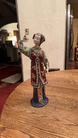 Delicate Shiwan Porcelain Lady Holding a Flower Super Detail 11.5" Signed EUC