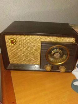 Vintage General Electric Tube Radio