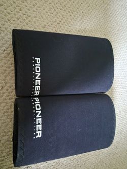 Pioneer stiff knee sleeve
