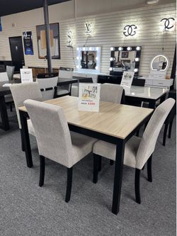 Dining Table Set. 🚚WE DELIVER🚚