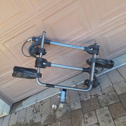 KUAT REAR RACK 2 INCH RECEIVER HOLD 2 BIKES COME WITH 2 KEYS AND LOCK LIKE NEW