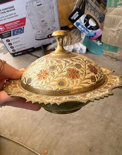 Vintage Indian brass lidded trinket bowl with floral etched inlay