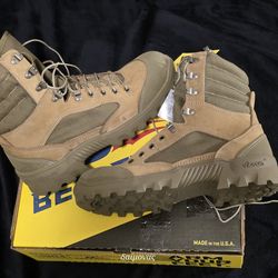 Belleville Weather Mountain Combat Boots 990 Hot

Size  10
