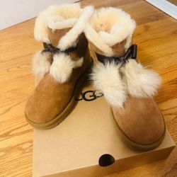 Brand New Size 6 UGG Women‘s Mini Bailey Bow II
