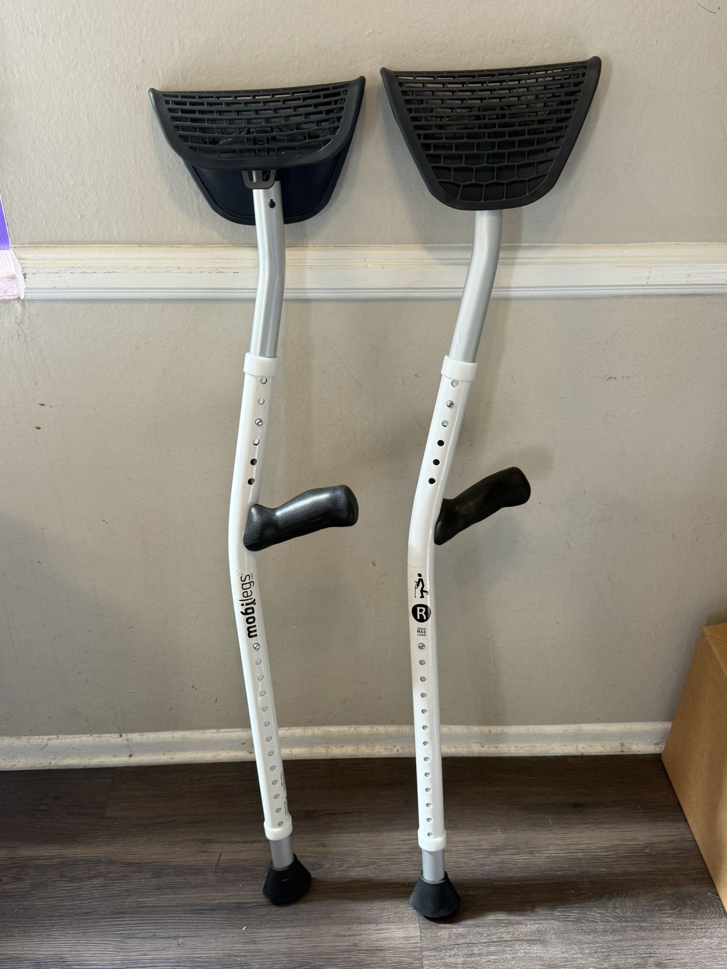 MAKE OFFER Mobilegs Ergonomic Crutches Adult - Adjustable 4'9"- 6'4" 300 Lbs Max Load