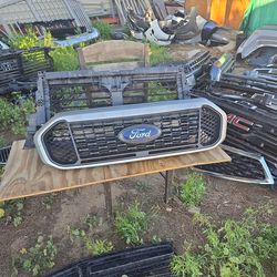 OEM 2019-2023 FORD RANGER FRONT BUMPER CENTER GRILLE W/ EMBLEM KB3B-8350-AE