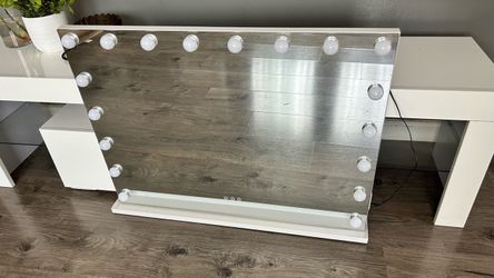 Vanity Mirror with 3 diff light settings