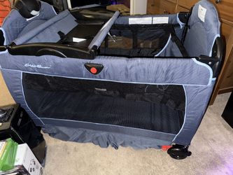 Eddie Bower Play And Stay W/ Bassinet And Travel Bag