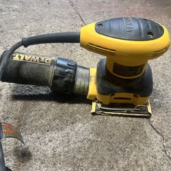Dewalt Palm Sander 